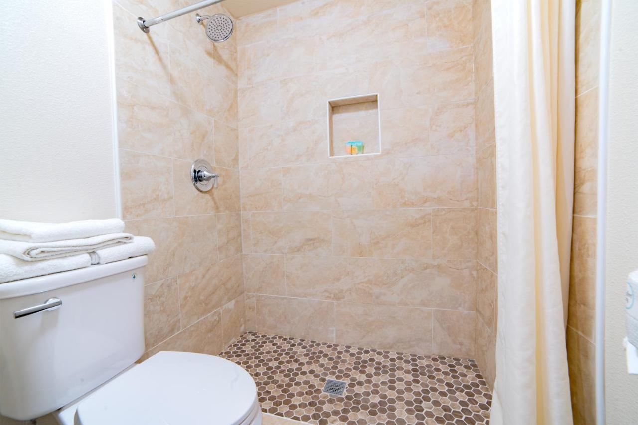 Turlock Inn Zewnętrze zdjęcie
